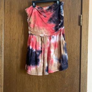 A colorful strapless romper shirt set